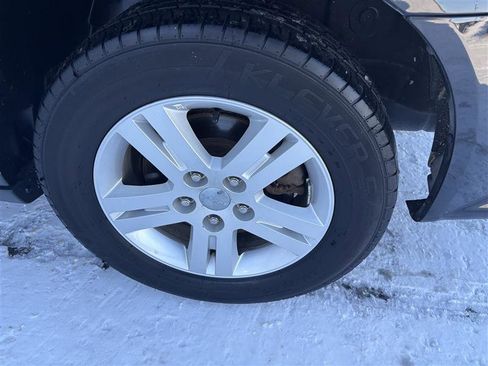 Used 2019 Dodge Grand Caravan SXT image 5