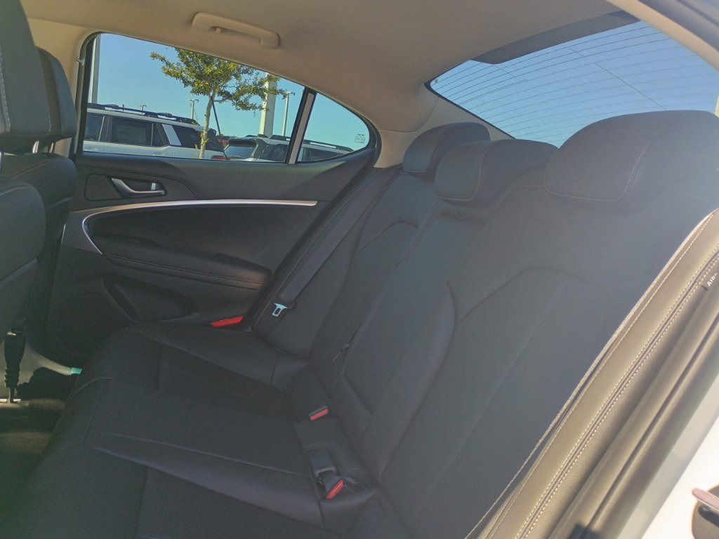 Used 2025 Genesis G70 2.5T AWD/4WD image 16
