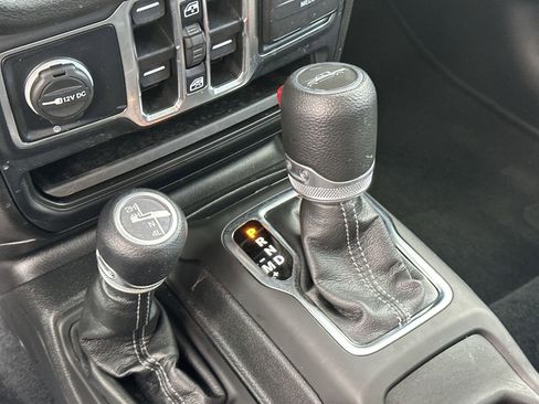 Used 2024 Jeep Gladiator Sport image 19