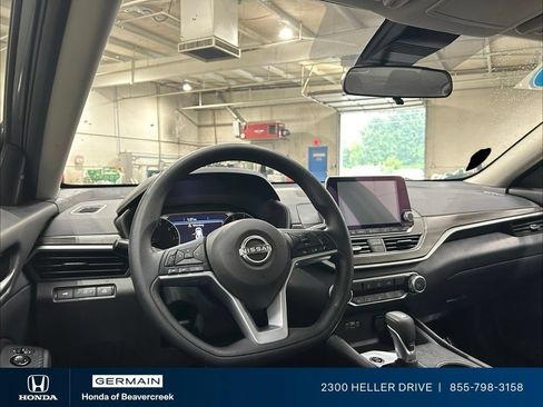 Used 2025 Nissan Altima 2.5 SV FWD image 15
