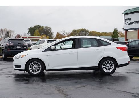Used 2017 Ford Focus SE image 6
