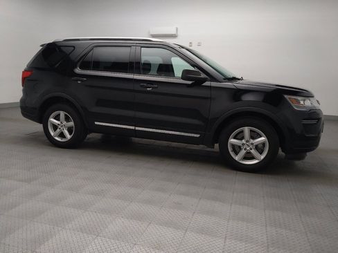 Used 2018 Ford Explorer XLT image 10