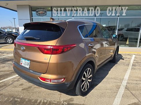 Used 2017 Kia Sportage EX image 3