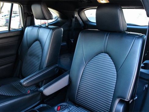 Used 2023 Toyota Highlander XSE image 39