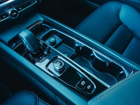 New 2025 Volvo V60 B5 Cross Country Plus w/ Protection Package Premier image 19