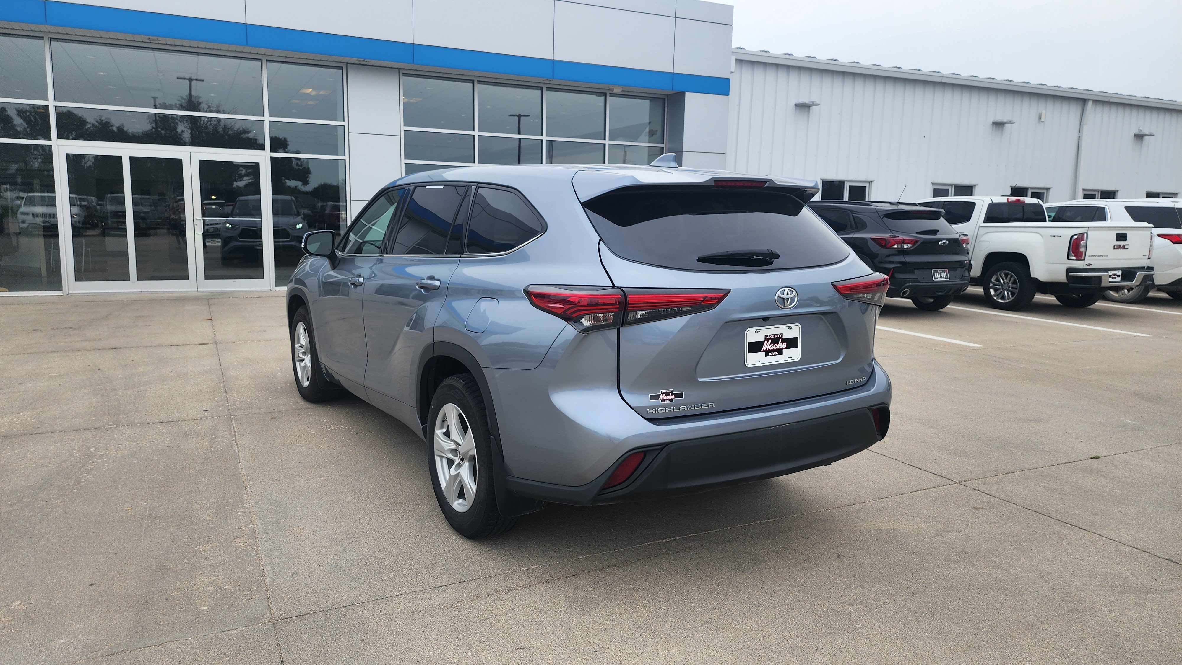 Used 2020 Toyota Highlander LE AWD/4WD image 7