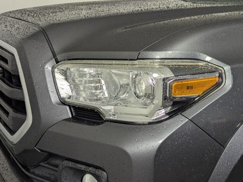 Used 2019 Toyota Tacoma SR5 RWD image 10
