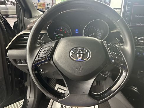 Used 2019 Toyota C-HR Limited FWD image 14