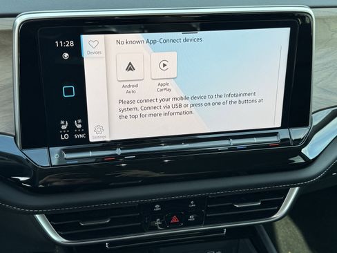 Certified 2025 Volkswagen Atlas SE image 26