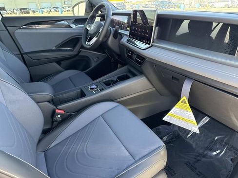 New 2026 Volkswagen Tiguan SE R-Line image 17