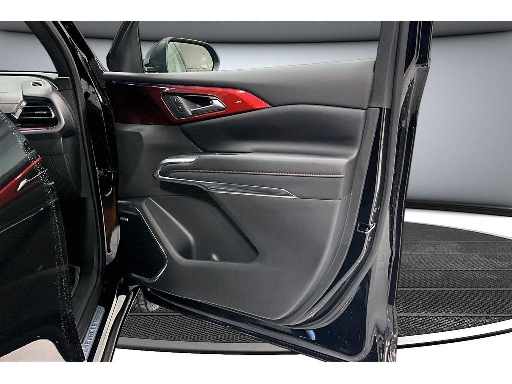 New 2026 Chevrolet Traverse RS w/ LPO, Floor Liner Package FWD image 50