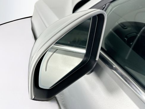 Used 2025 Volvo XC40 B5 Core image 16