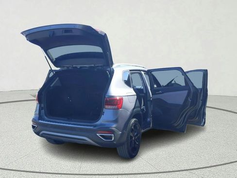 Used 2023 Volkswagen Taos SE w/ Black Wheel Package image 13