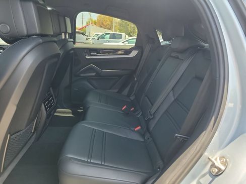 Used 2024 Porsche Cayenne Coupe AWD/4WD image 26