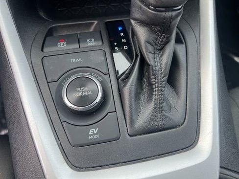 Used 2021 Toyota RAV4 XLE w/ Convenience Package image 33