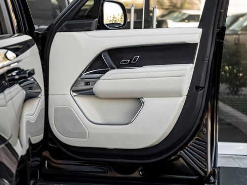 Certified 2024 Land Rover Range Rover Autobiography AWD/4WD image 30