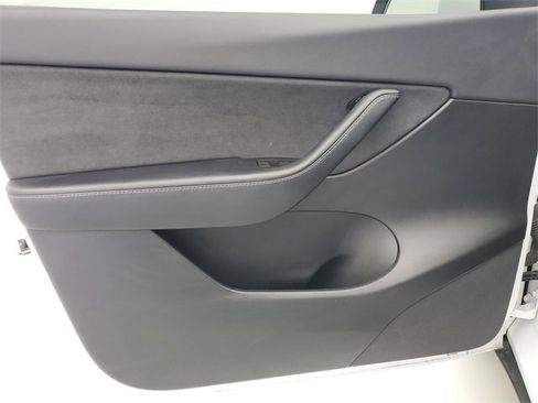 Used 2022 Tesla Model Y Performance image 19