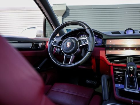 Certified 2023 Porsche Cayenne Platinum Edition image 26