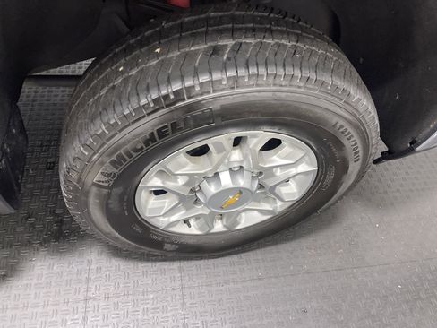 Used 2024 Chevrolet Silverado 2500 LT image 26