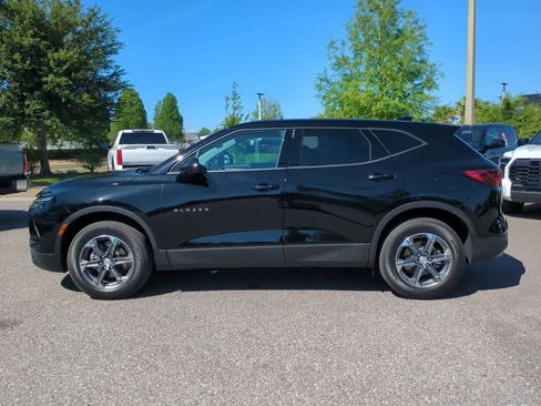 Used 2025 Chevrolet Blazer LT FWD image 3