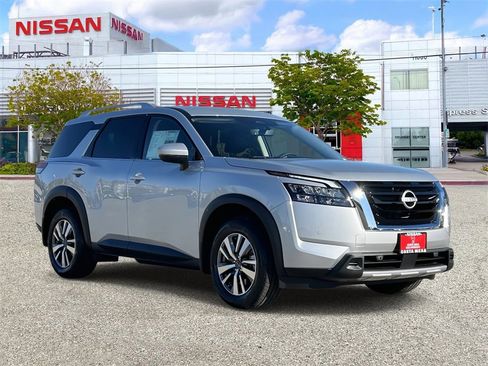 New 2025 Nissan Pathfinder SL image 5
