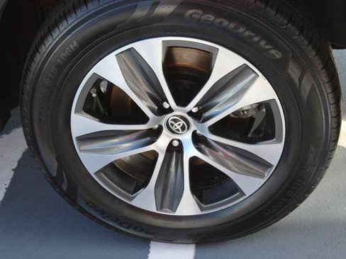 Certified 2021 Toyota Highlander XLE AWD/4WD image 33