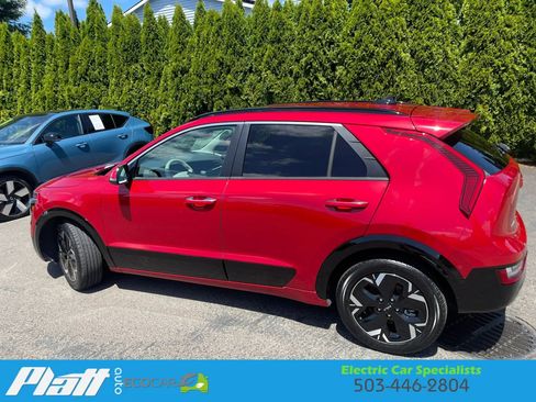 Used 2023 Kia Niro Wave w/ Wave Preserve Package FWD image 6