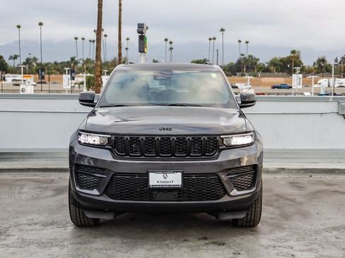 New 2025 Jeep Grand Cherokee Altitude image 3