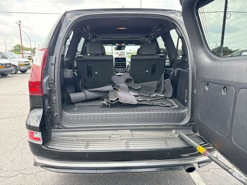 Used 2022 Lexus GX 460 Premium w/ Accessory Package AWD/4WD image 25
