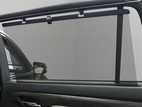 Used 2022 Toyota Highlander Limited image 17