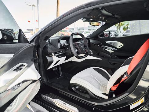 Used 2023 Chevrolet Corvette Z06 RWD image 16