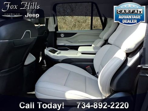 Used 2025 Lincoln Navigator L Reserve AWD/4WD image 12