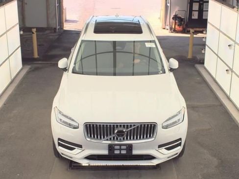 Used 2025 Volvo XC90 B6 Plus AWD/4WD image 2