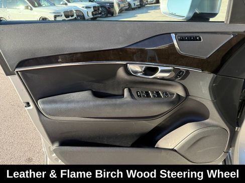Used 2018 Volvo XC90 T6 Momentum w/ Convenience Package image 13
