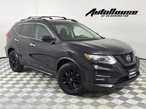 Used 2018 Nissan Rogue SV image 1