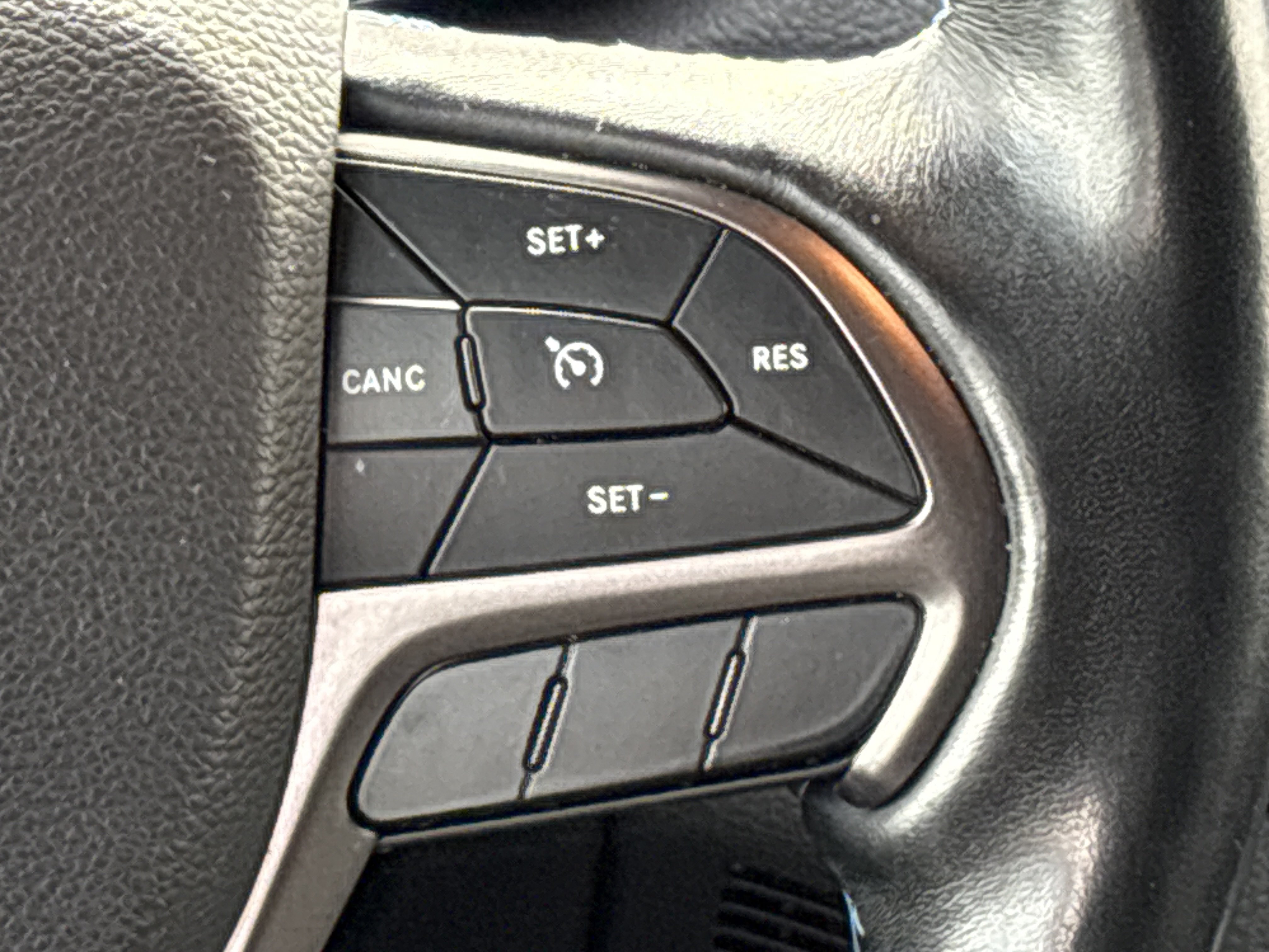 Used 2020 Jeep Grand Cherokee Laredo RWD image 23