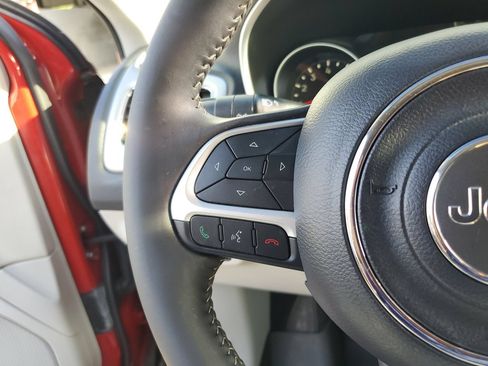 Used 2019 Jeep Compass Latitude FWD image 28