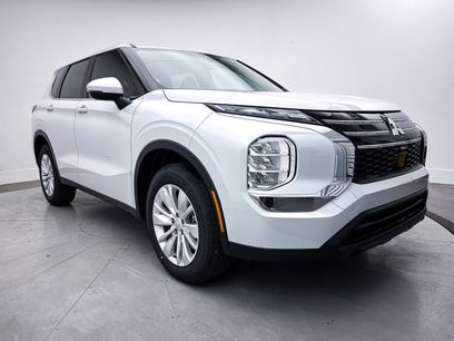 New 2025 Mitsubishi Outlander ES