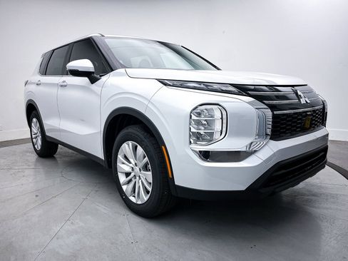 New 2025 Mitsubishi Outlander ES image 1