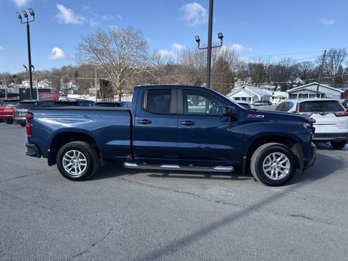 Used 2019 Chevrolet Silverado 1500 Custom Trail Boss w/ Custom Convenience Package image 2