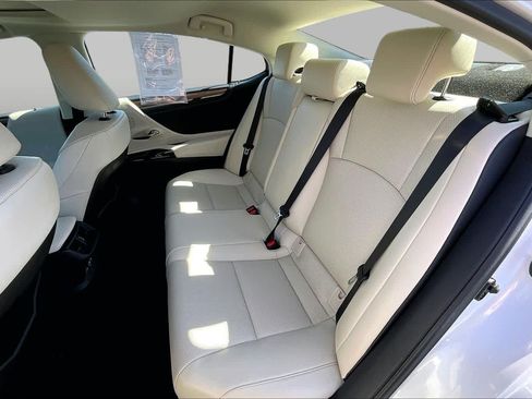 Used 2025 Lexus ES 350 w/ Premium Package FWD image 18