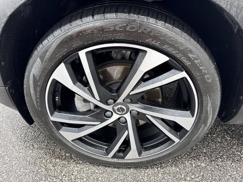 Used 2022 Volvo XC40 T5 R-Design w/ Advanced Package AWD/4WD image 42