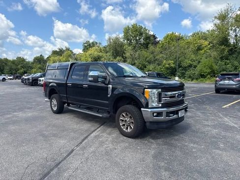 Used 2017 Ford F250 XLT w/ XLT Premium Package AWD/4WD image 2