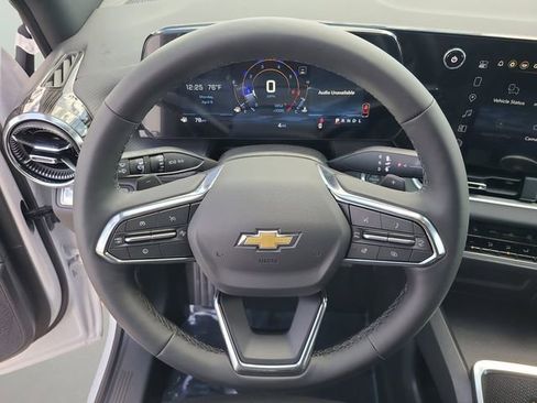 New 2026 Chevrolet Equinox LT w/ Convenience Package II FWD image 24