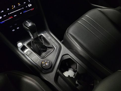 Used 2022 Volkswagen Tiguan SE image 26