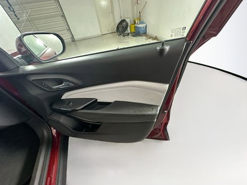 Used 2024 Chevrolet Trax LT image 30