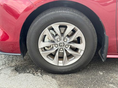 Used 2024 Toyota Sienna XLE FWD image 14