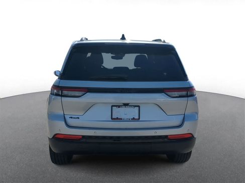 Used 2023 Jeep Grand Cherokee Altitude image 7