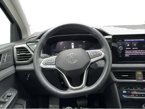 Used 2025 Volkswagen Taos SE FWD image 35