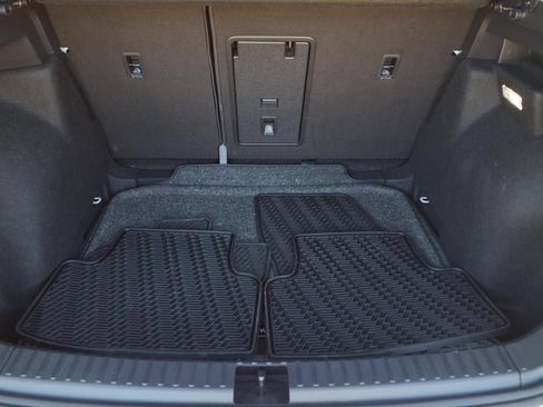 Certified 2026 Volkswagen Taos SE w/ Panoramic Sunroof Package FWD image 8